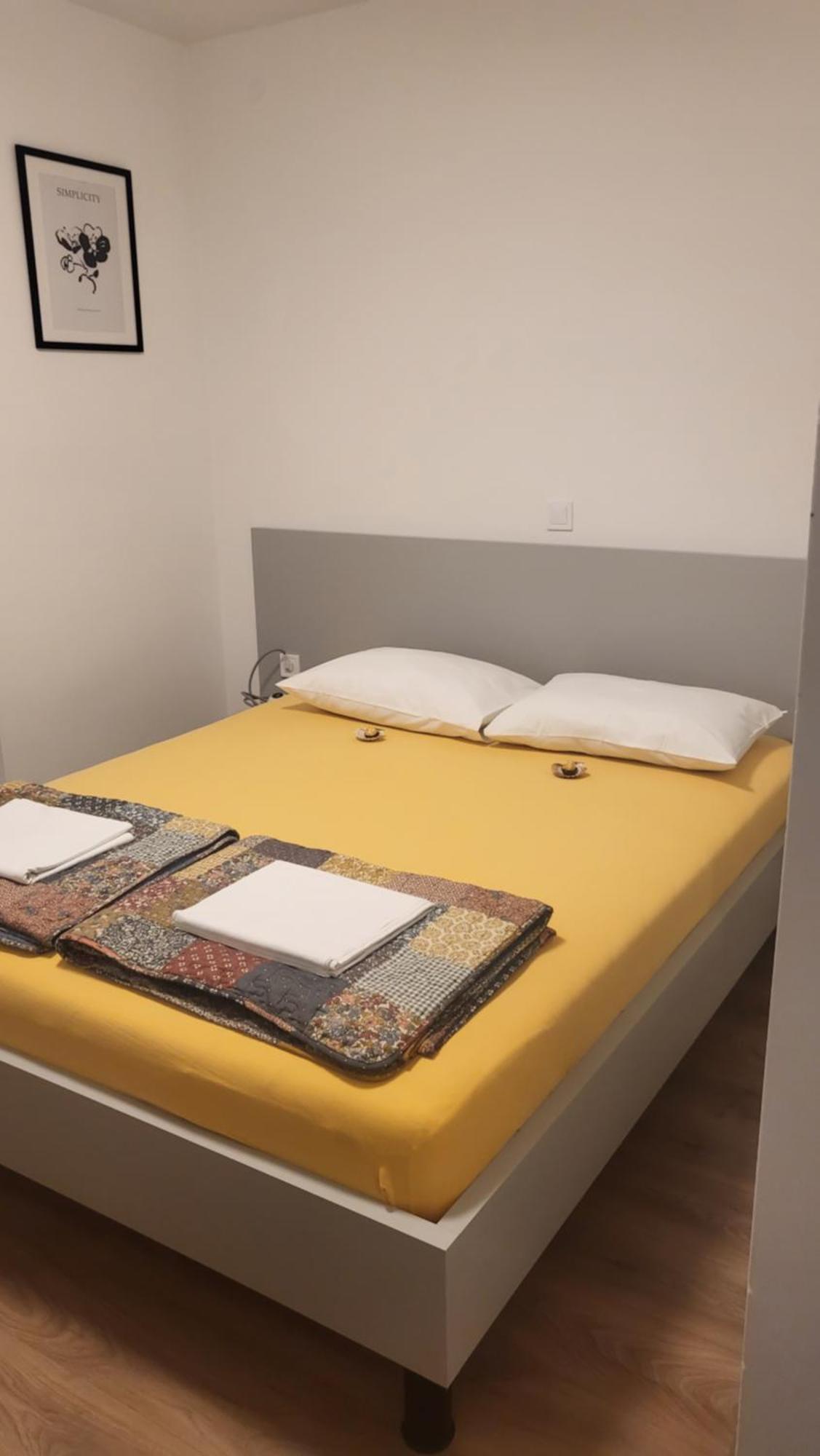 Apartments & Rooms Fam Ribaric Banjol Quarto foto